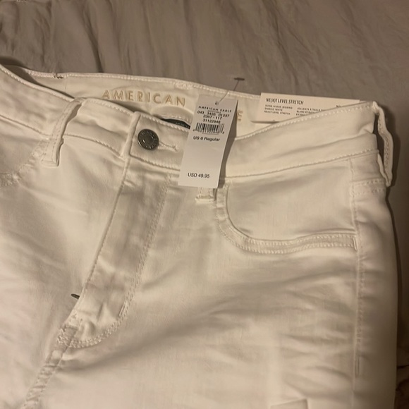 American Eagle High Rise Skinny Jean. Never worn. Size 6R - Picture 2 of 3